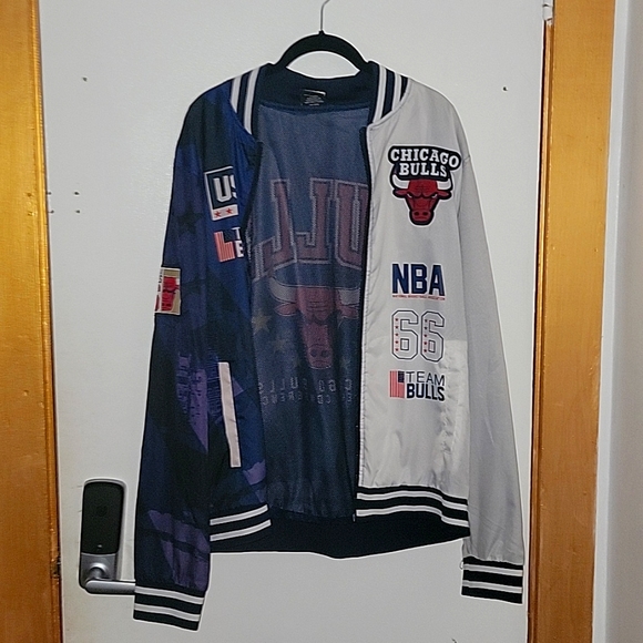 Chicago bull bomber 🐃 - Picture 5 of 8